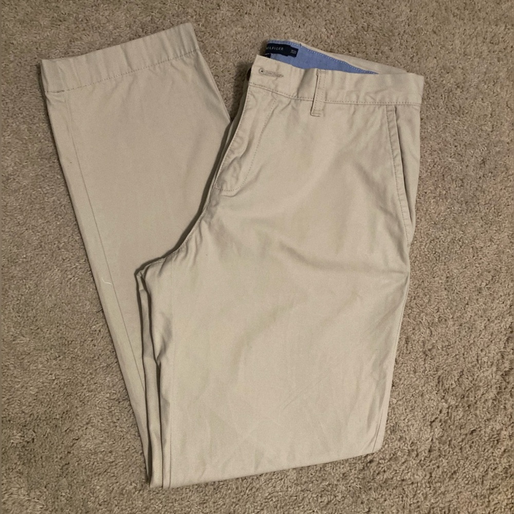 Tommy Hilfiger Men’s Custom Fit Flat Front Khaki Pants 34 x 32